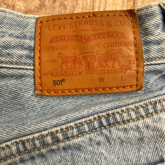 Levi's 501 Premium Quality High Rise Capital E High-Rise Distressed Denim Shorts - Picture 5 of 8